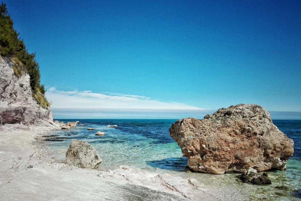 Spiaggia Dei Sassi Neri ancona