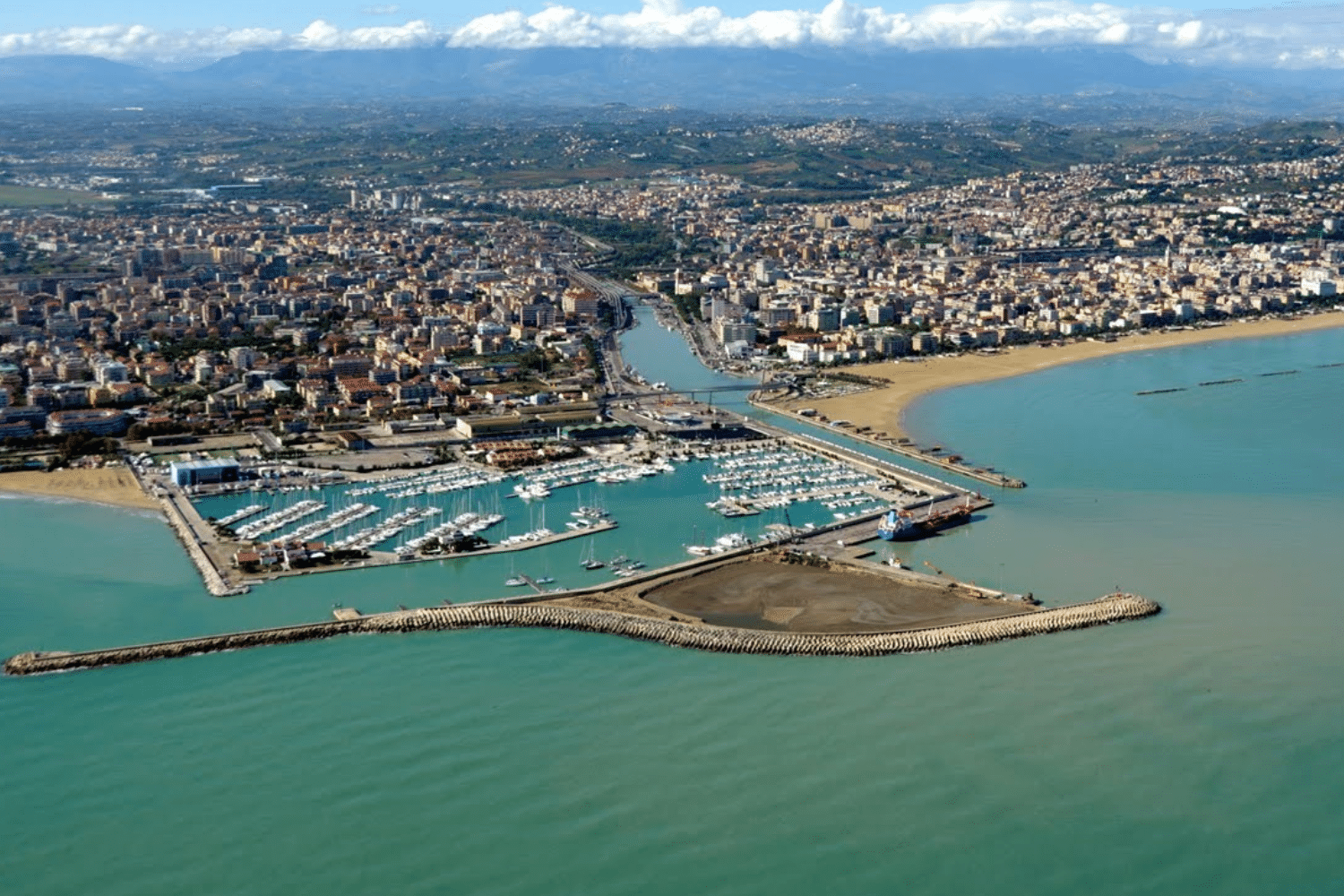 What to See in Pescara Italy: Best Beaches, Main Sights, Food & Easy Day Trips